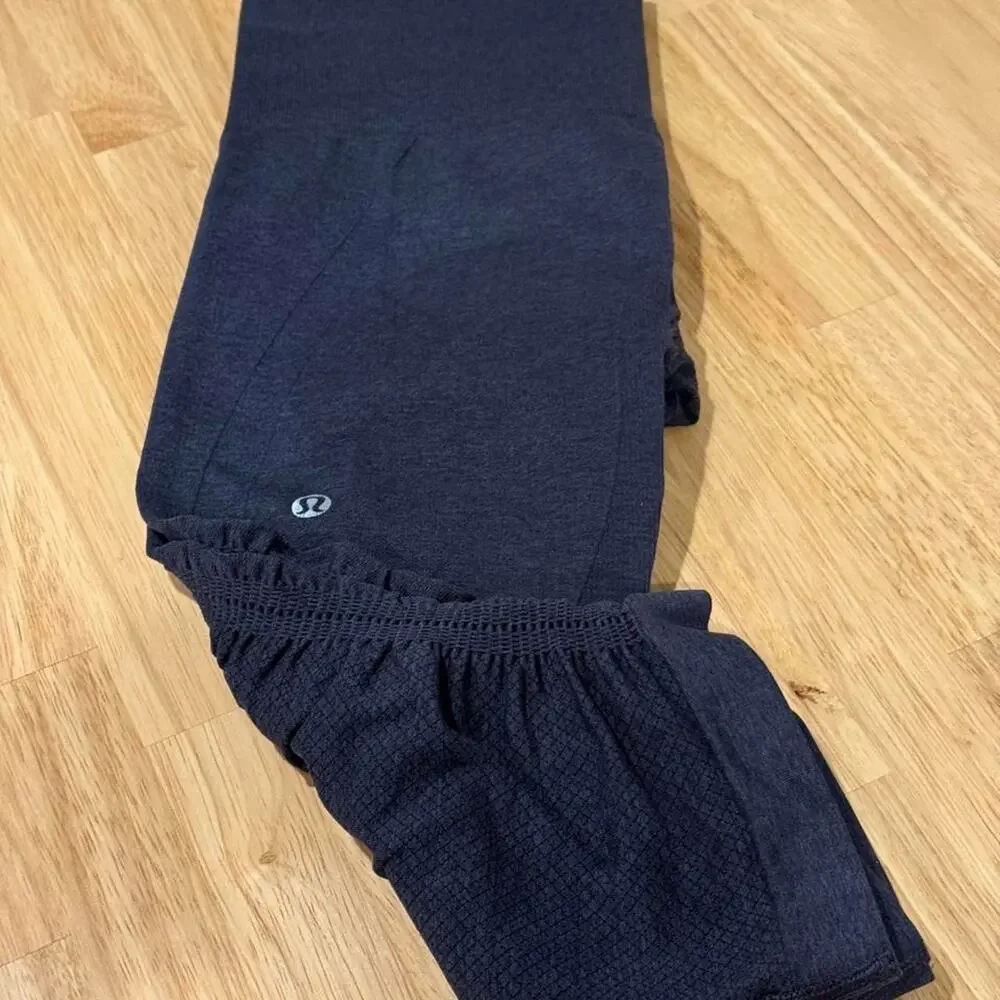Lululemon Navy Blue Ruched Crop Leggings Size 6 Textured Yoga Pants